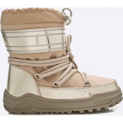 Tommy Hilfiger - Śniegowce. Botki damskie marki Tommy Hilfiger. W wyprzedaży za 429.90 zł.