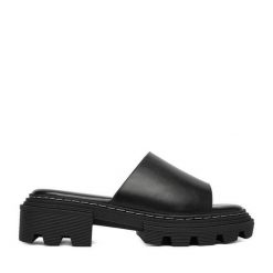 Klapki DeeZee. Czarne klapki damskie DeeZee, bez wzorów, bez obcasa. Za 129.99 zł.