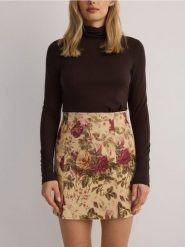 Wzorzysta spódnica mini - wielobarwny. Spódnice damskie Reserved, l, bez wzorów, z bawełny, mini, dopasowane. W wyprzedaży za 49.99 zł.