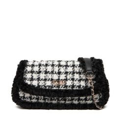 Torebka Guess. Czarne torebki do ręki damskie Guess, z aplikacjami, klasyczne, bez dodatków. Za 489.99 zł.