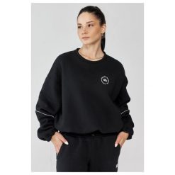 Damska bluza sportowa oversize Rough Radical Trip Classic. Czarne bluzy damskie ROUGH RADICAL, bez wzorów, bez kaptura, na jogę i pilates. W wyprzedaży za 159.99 zł.
