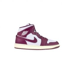 Buty koszykarskie damskie Nike Air Jordan 1 Mid Pure. Czerwone obuwie sportowe damskie Nike, bez wzorów, z gumy, do koszykówki, Nike Air Jordan. Za 486.00 zł.