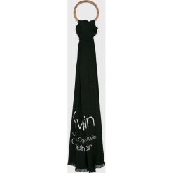 Calvin Klein - Szal. Szaliki i chusty damskie marki Calvin Klein. Za 229.90 zł.