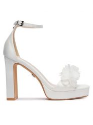 Buffalo Sandały Devine Rose 1291687 Biały. Białe sandały damskie Buffalo, bez wzorów, ze skóry, bez obcasa, na słupku, bez zapięcia. Za 429.99 zł.