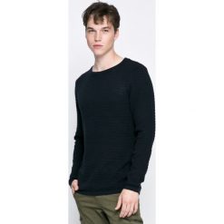 Dissident - Sweter. Czarne swetry przez głowę męskie Dissident, z bawełny, z okrągłym kołnierzem. W wyprzedaży za 34.90 zł.