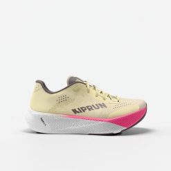 Buty do biegania damskie Kiprun Kipride. Brązowe obuwie sportowe damskie KIPRUN, bez wzorów, do biegania. Za 499.99 zł.