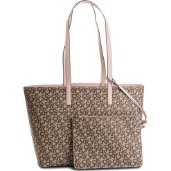 Torebka DKNY - Brayden Md Rvrsbl Tote R83A7757 Chino Logo/Ico Bls QIB. Brązowe torebki do ręki damskie DKNY, ze skóry ekologicznej. Za 639.00 zł.