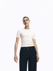 Prążkowany t-shirt - złamana biel. T-shirty damskie Reserved, l, bez wzorów, z dzianiny, bez kołnierzyka. Za 89.99 zł.