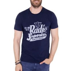 Koszulka turystyczna męska Superdry Chromatic Tee. Niebieskie koszulki sportowe męskie Superdry., m, bez wzorów, z bawełny, bez kołnierzyka, bez ramiączek, trekkingowe. W wyprzedaży za 82.00 zł.