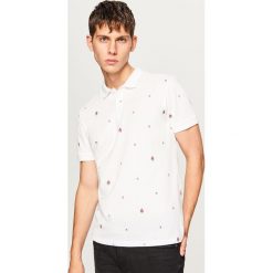 Koszulka polo w drobny wzór - Biały. Białe koszulki polo męskie Reserved. W wyprzedaży za 29.99 zł.