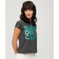 Koszulka z krótkim rękawem z błyszczącym retro logo. Czarne koszulki sportowe damskie Superdry., bez wzorów, bez kołnierzyka, bez ramiączek. W wyprzedaży za 118.60 zł.