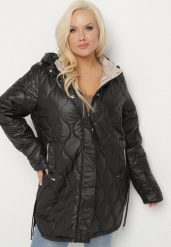 Czarna Kurtka Pudełkowa z Pikowaniem i Odpinanym Kapturem Annaloria. Czarne kurtki damskie Born2be, plus size, bez wzorów. Za 229.99 zł.