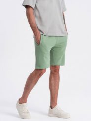 Męskie spodenki dzianinowe ze ściągaczem i kieszeniami - zielone V3. Zielone szorty męskie Ombre Clothing, m, bez wzorów, z bawełny, wakacyjne. W wyprzedaży za 69.99 zł.