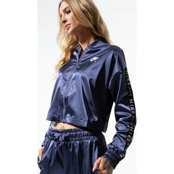 Nike Kurtka W Nsw Air Trk Jkt Satin , fioletowy, rozmiar M. Fioletowe kurtki damskie Nike, m, bez wzorów, z dresówki, bez kaptura. Za 299.99 zł.