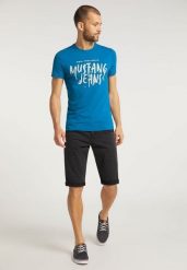 Mustang MUSTANG TSHIRT Aaron C Print MYKONOS BLUE MYKONOS BLUE 1009531 5320 S. Niebieskie t-shirty męskie Mustang, m, bez wzorów, bez kołnierzyka. Za 64.99 zł.