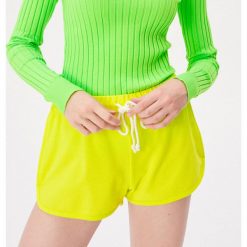 Neonowe szorty - Żółty. Szorty damskie marki Sinsay. Za 29.99 zł.