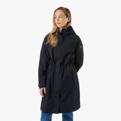 Płaszcz wiatroszczelny kobieca Swedemount Öckerö Shell Coat. Niebieskie płaszcze damskie SWEDEMOUNT, xl, bez wzorów, z materiału, z kapturem. Za 629.99 zł.