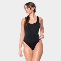 Klasyczny jednoczęściowy strój kąpielowy Carpatree Czarny. Czarne kostiumy jednoczęściowe damskie Carpatree, m, bez wzorów, z materiału, klasyczne, do pływania. Za 179.99 zł.