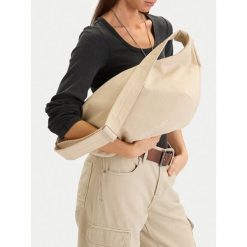 Torebka Guess Jeans. Brązowe torebki do ręki damskie Guess Jeans, z aplikacjami, z jeansu, klasyczne, bez dodatków. Za 199.99 zł.