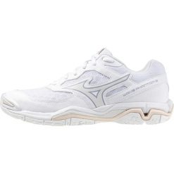 Damskie buty halowe Mizuno Wave Phantom. Białe obuwie sportowe damskie Mizuno, bez wzorów, z gumy, do piłki ręcznej, mizuno wave. Za 279.99 zł.
