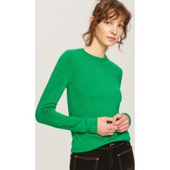 Dopasowany sweter - Zielony. Zielone swetry damskie Reserved. W wyprzedaży za 24.99 zł.