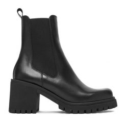 Botki Badura. Czarne botki damskie Badura, bez obcasa, na słupku, bez zapięcia. Za 349.99 zł.
