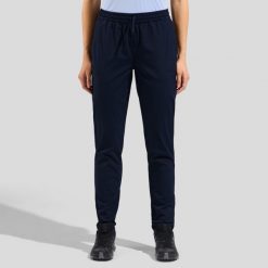 Spodnie damskie ODLO Essential Pants Regular Length. Niebieskie spodnie sportowe damskie Odlo, s, bez wzorów, z materiału, trekkingowe. Za 399.99 zł.