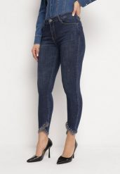 Granatowe Jeansy Skinny Ozdobione Futerkiem i Perełkami Onuset. Niebieskie jeansy damskie Born2be. Za 29.99 zł.