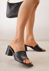 Czarne Minimalistyczne Klapki na Słupku z Odkrytym Kwadratowym Noskiem Monaera. Czarne klapki damskie Born2be, bez wzorów, eleganckie, bez obcasa, na obcasie. Za 89.99 zł.