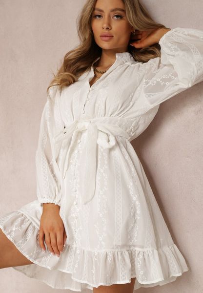 Biała Sukienka Kallia. Białe sukienki damskie Renee, l, z aplikacjami, z materiału, klasyczne, bez kołnierzyka, bez ramiączek, mini, dopasowane. Za 179.99 zł.