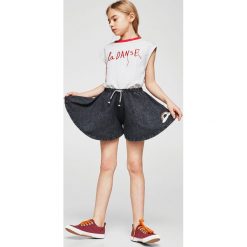 Mango Kids - Szorty dziecięce Flow 110-164 cm. Spodenki dla dziewczynek Mango Kids, z haftami, z bawełny, casualowe. W wyprzedaży za 29.90 zł.