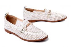 Artiker Relaks 58C0656 Biało-Złoty, półbuty damskie. Białe półbuty damskie Artiker Relaks, na lato, bez wzorów, bez obcasa, bez zapięcia. Za 239.90 zł.