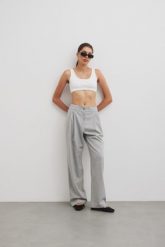 Eleganckie spodnie z zakładkami w kolorze SZARYM - DERRY-L/XL. Szare spodnie materiałowe damskie Marsala, l, bez wzorów, z elastanu. Za 399.90 zł.