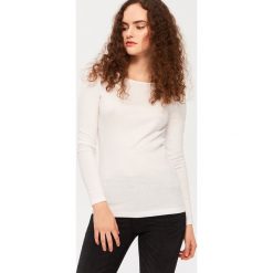 T-shirt z dekoltem w łódkę - Biały. T-shirty damskie marki Sinsay. Za 29.99 zł.