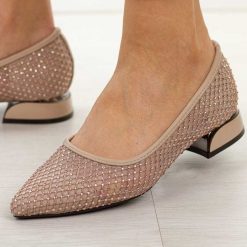 Beżowe czółenka damskie na obacasie Vinceza 62294. Brązowe czółenka damskie VINCEZA, bez wzorów, eleganckie, bez obcasa, na obcasie, bez zapięcia. Za 199.00 zł.