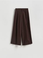 Szerokie spodnie z lnem - ciemnobrązowy. Brązowe spodnie materiałowe damskie Reserved, l, bez wzorów, z wiskozy. Za 139.99 zł.