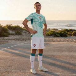 Męskie szorty reprezentacji Portugalii 2026 PUMA. Białe krótkie spodenki sportowe męskie Puma, m, bez wzorów, z materiału, do piłki nożnej. Za 199.00 zł.