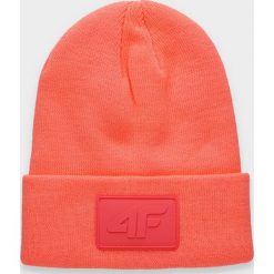 Czapka uniseks CAU212 - łososiowy. Czerwone czapki i kapelusze damskie 4f, bez wzorów. Za 39.99 zł.