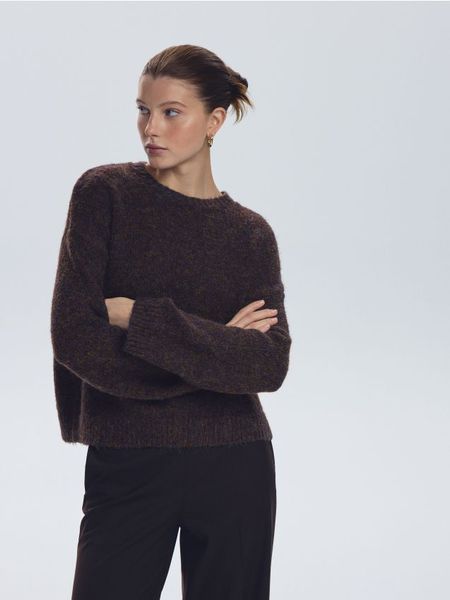 Wzorzysty sweter - wielobarwny. Swetry damskie Reserved, l, bez wzorów, z dzianiny, bez kołnierzyka, bez ramiączek, bez kaptura. W wyprzedaży za 59.99 zł.