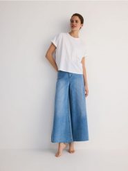 T-shirt z bawełny - biały. Białe t-shirty damskie Reserved, l, bez wzorów, z bawełny, bez kołnierzyka. W wyprzedaży za 25.99 zł.