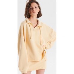 Dresowa spódnica mini - Beżowy. Spódnice damskie Cropp. Za 59.99 zł.