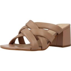 Sandały CLARKS SHEER65 STEP Beżowy. Brązowe sandały damskie Clarks, bez wzorów, ze skóry, bez obcasa, bez zapięcia. Za 258.99 zł.