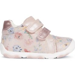 Geox Tenisówki dziewczęce New Balu 24 różowy. Czerwone buty sportowe dziewczęce Geox, bez wzorów, bez zapięcia. W wyprzedaży za 198.00 zł.