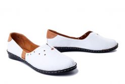 ARTIKER RELAKS 38C0356 white/brown, półbuty/mokasyny damskie. Białe mokasyny damskie Artiker Relaks, bez wzorów, z gumy, bez obcasa, bez zapięcia. Za 140.94 zł.