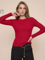 Prążkowany sweter z wiskozą - czerwony. Czerwone swetry damskie Sinsay, l, bez wzorów, prążkowane, bez kołnierzyka, bez ramiączek, bez kaptura. Za 39.99 zł.