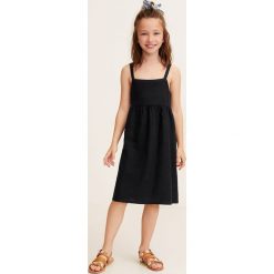 Mango Kids - Sukienka dziecięca Linen 116-164 cm. Czarne sukienki dla dziewczynek Mango Kids, bez wzorów, ze lnu, casualowe, bez ramiączek. W wyprzedaży za 59.90 zł.