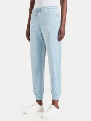 Guess Spodnie dresowe V6BB11 K6304 Niebieski jasny Regular Fit. Niebieskie spodnie dresowe damskie Guess, xl, z aplikacjami, z dresówki. Za 344.99 zł.