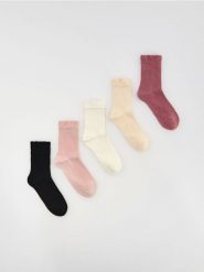 Skarpetki z bawełną 5 pack - różowy. Czerwone skarpety damskie Reserved, bez wzorów, z bawełny. Za 49.99 zł.