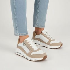 Sneakersy damskie Rieker, cholewka ze skóry ekologicznej i materiału tekstylnego o dynamicznej sportowej sylwetce z panelową konstrukcją sznurowanie. Białe półbuty damskie Rieker, bez wzorów, ze skóry ekologicznej, sportowe, bez obcasa, bez zapięcia. Za 359.00 zł.