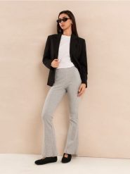 Bawełniane legginsy flare w prążki - szary. Szare legginsy damskie Sinsay, l, bez wzorów, z bawełny. Za 35.99 zł.